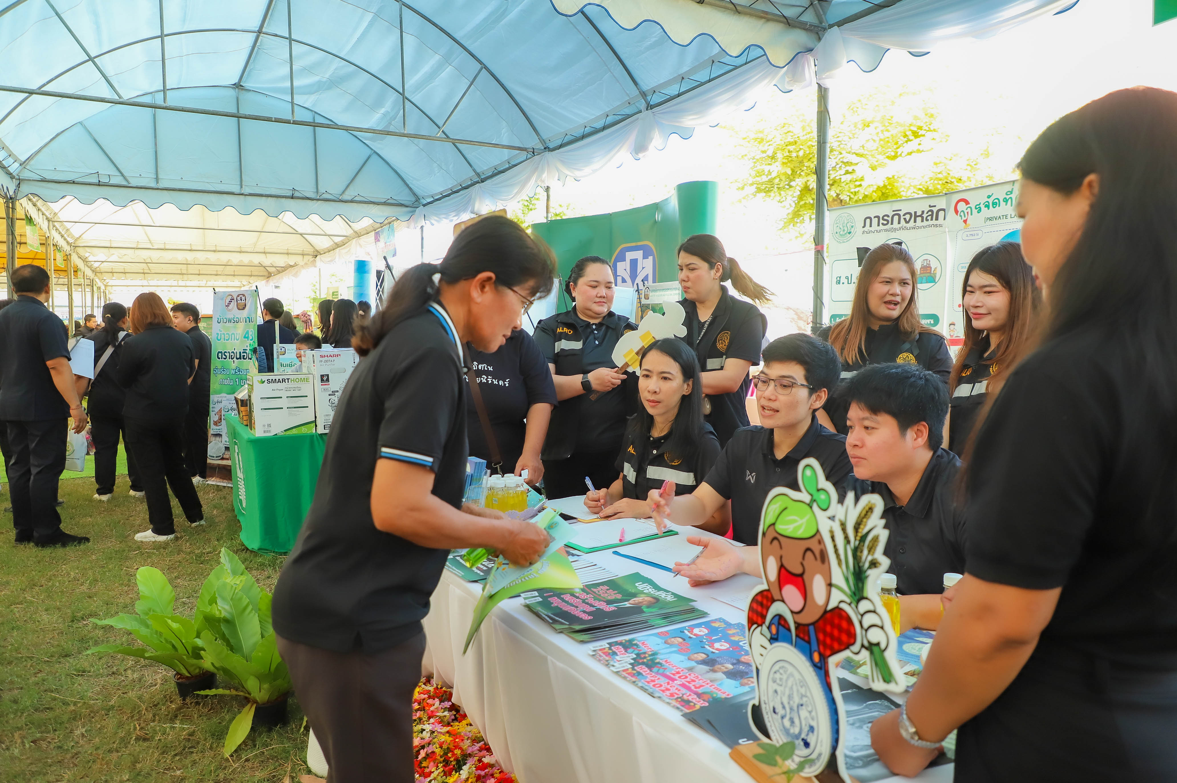 title - รองนายกฯ และรัฐมนตรีว่าการกระทรวงเกษตรฯ เปิดโครงการคลินิกเกษตรเคลื่อนที่ในพระราชานุเคราะห์ฯ ณ จังหวัดนครปฐม